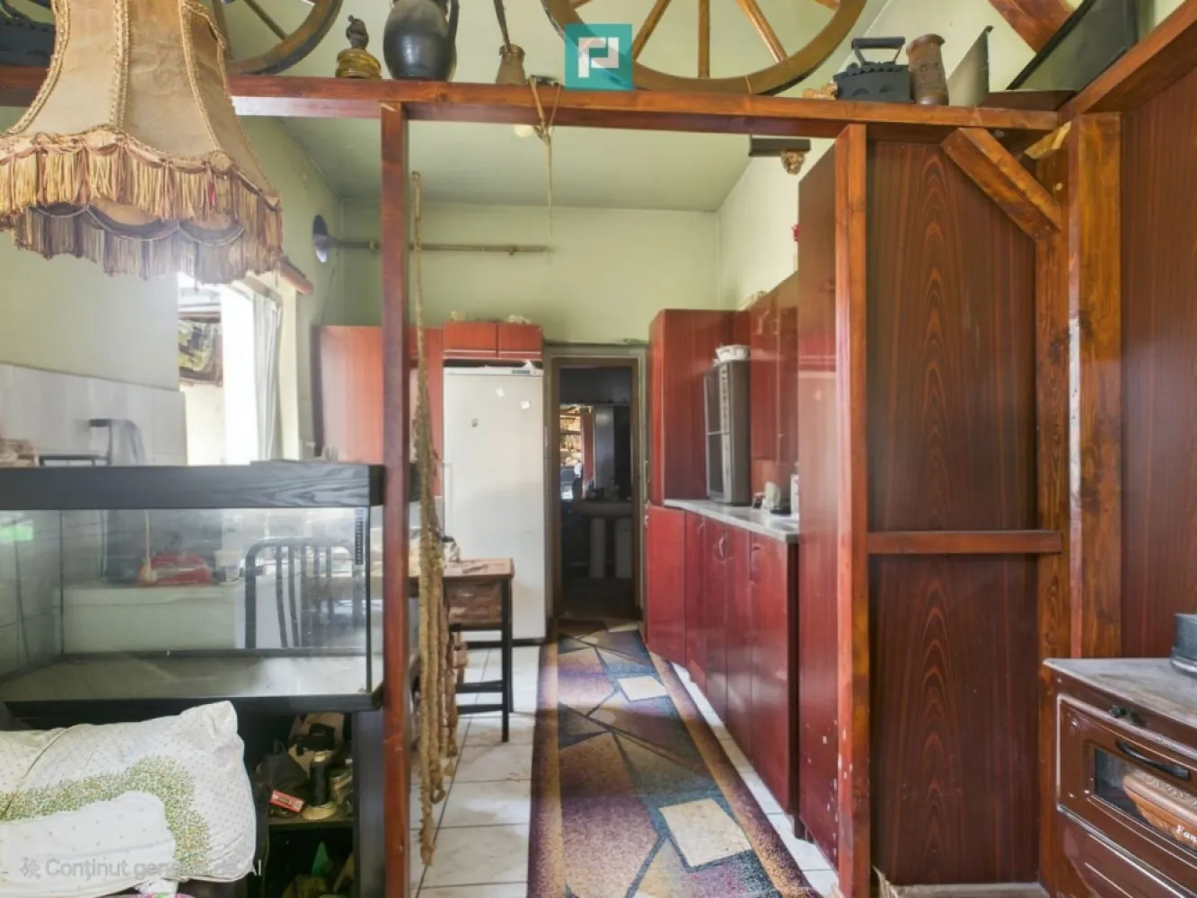 Locuință multifamilială sau investiție - 2 corpuri - Property Lab vă propunem spre vânzare o proprietate formată din două corpuri de clădire, cu o suprafață totală construită de 130 mp, situată într-o zona liniștit, dar forate accesibilă, aproape de punctele de interes ale orașului. - Corpul principal: 90 mp - Corp secundar: 40 mp - Terasă acoperită: 12 mp - Atelier: 22 mp - Șpais, beci și pod înalt (ideal pentru amenajare suplimentară) Acoperișul a fost recent renovat cu țiglă schimbată acum 2 ani. Proprietatea beneficiază de fântână proprie, grădină generoasă, pomi fructiferi și se află într-o zonă liniștită, în imediata apropiere a Uzinei de Apă și a Canalului Bega – perfectă pentru iubitorii de natură și relaxare. Este necesară igienizarea și curățenia generală, deoarece nu a fost locuită în ultima perioadă. Însă potențialul acestei proprietăți este cu adevărat remarcabil, fie că o doriți ca locuință permanentă sau proiect de investiție. Pentru detalii suplimentare și programarea unei vizionări, nu ezitați să mă contactați! Dina Driment, consultant imobiliar Property Lab Telefon : 0721869140 e-mail : dina.driment@propertylab.ro CP2556576 }}