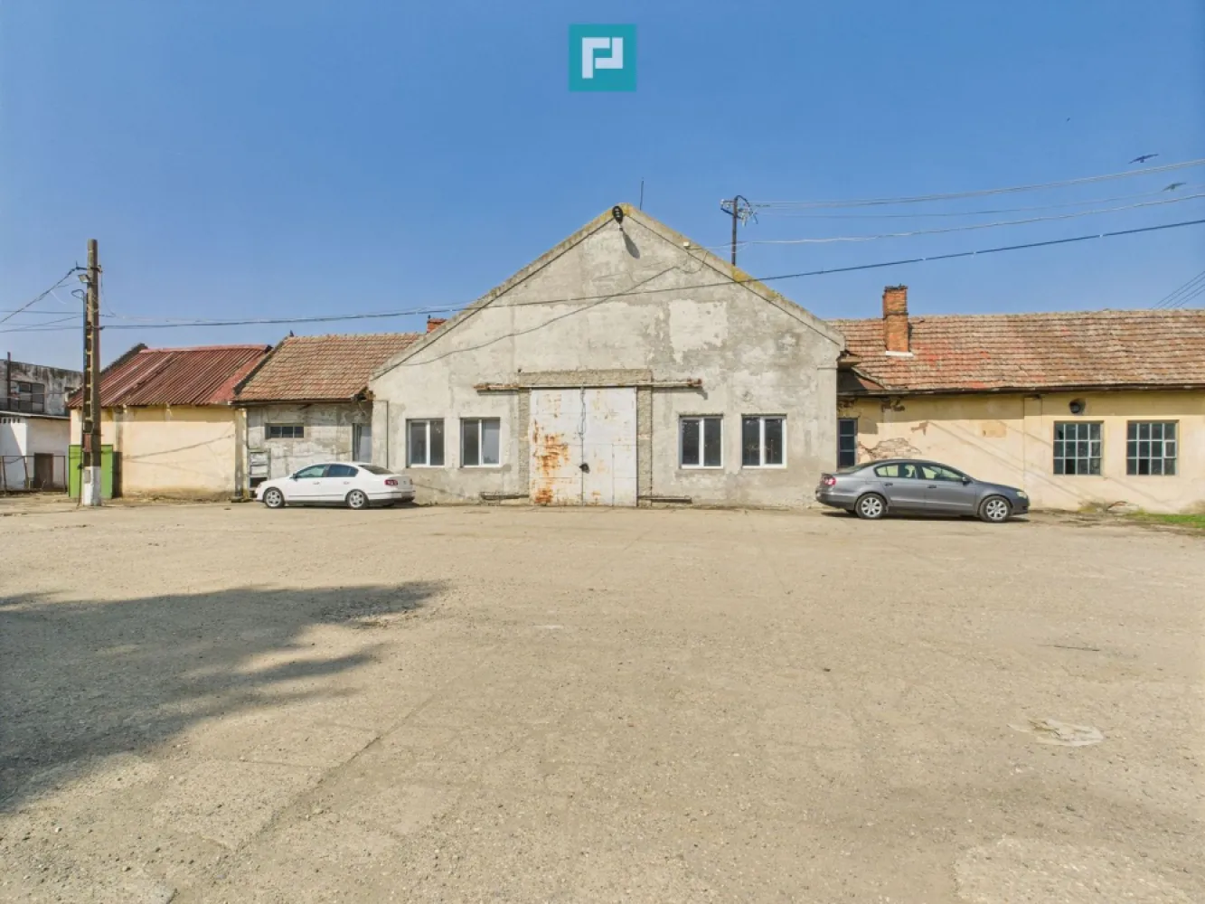 Complex industrial cu hale și teren în Orțișoara - O oportunitate unică : complex industrial complet funcțional, cu acces facil către infrastructura rutieră principală , ideală pentru producție, logistică sau investiție . Situată la doar 20 km de Timișoara, această proprietate este alegerea perfectă pentru companii care caută spațiu generos, utilități complete și acces excelent. Suprafață teren: aproximativ 6 hectare intravilan Construcții existente: hale și spații cu suprafețe diverse Înălțime hale: dotate cu pod rulant, între 3,5 m și 8 m înălțime Proprietatea include: - Halele industriale - Birouri amenajate - Magazii și spații de depozitare - Garaje - Grupuri sanitare - Platformă betonată - Acces TIR direct - Curent trifazic, apă, canal, gaz – toate utilitățile sunt pe proprietate Destinații posibile: - Parc logistic - Centru de producție industrială - Depozit regional - Investiție pentru închiriere spații multiple Preț: 4.000.000 euro negociabil Pentru detalii și vizionare: Dina Driment – Consultant Imobiliar Property Lab Telefon : 0721 869 140 E-mail : dina.driment@propertylab.ro CP2540332 Investește într-o proprietate cu potențial real, într-o zonă industrială strategică! }}