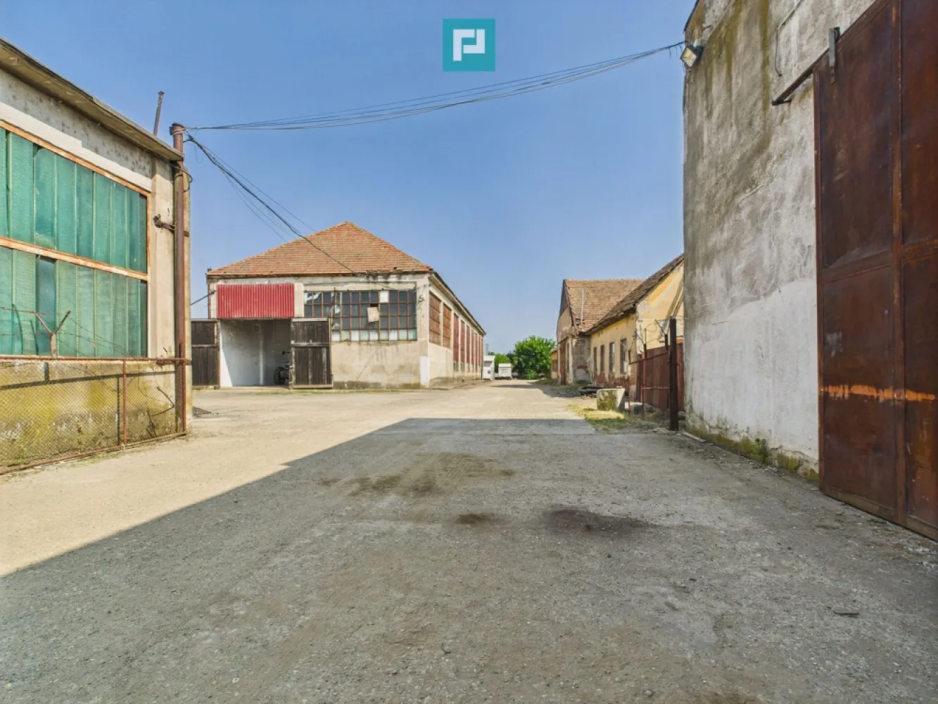 Complex industrial cu hale și teren în Orțișoara