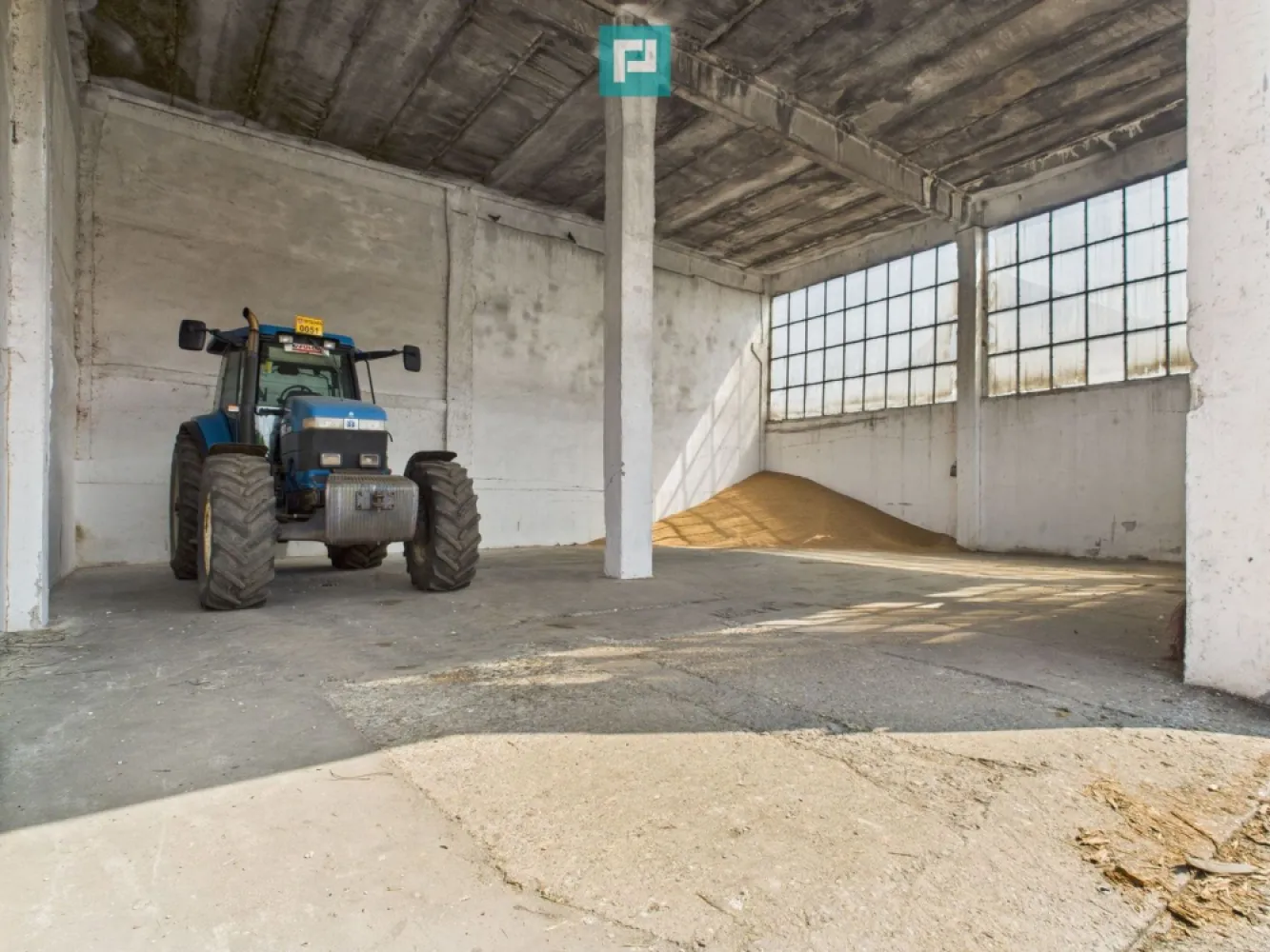 Complex industrial cu hale și teren în Orțișoara