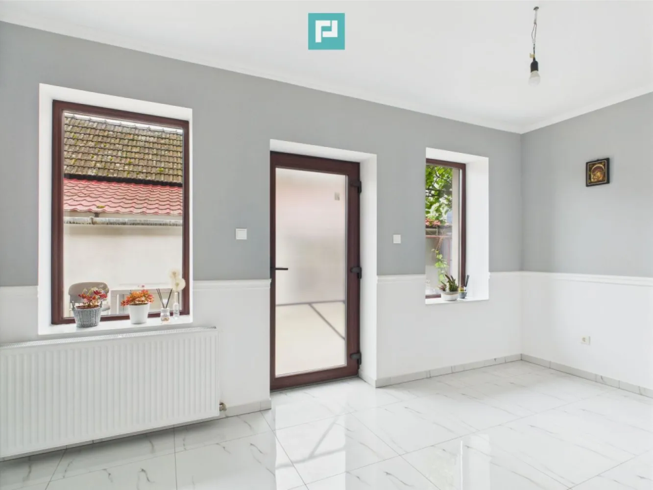 Casă Individuală cu spațiu comercial - Variaș