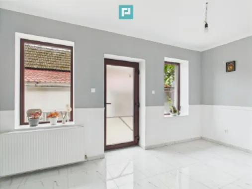 Casă Individuală cu spațiu comercial - Variaș