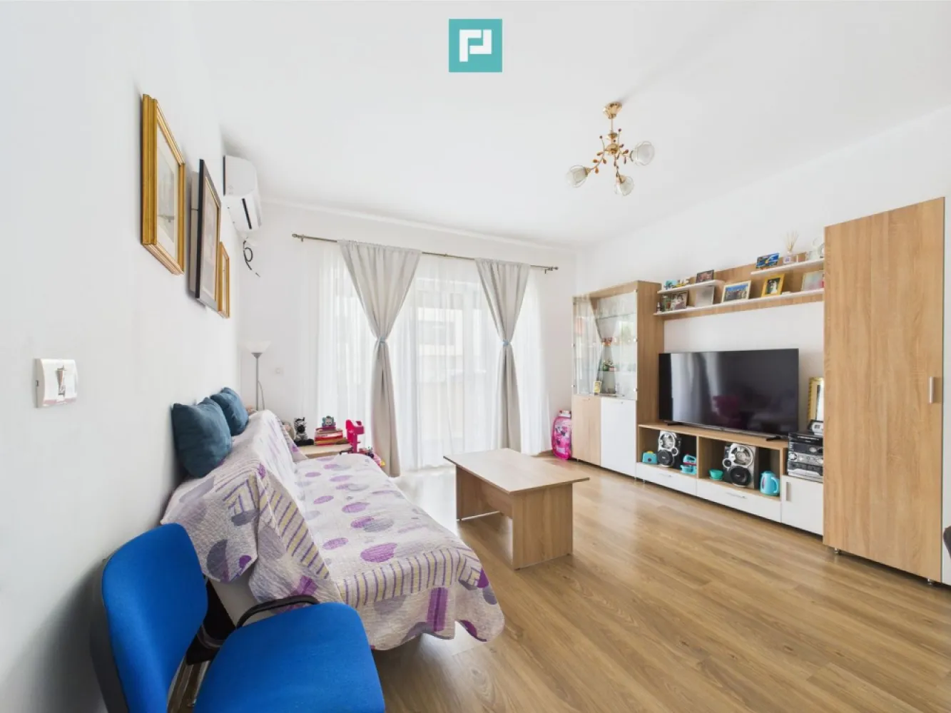 Apartament 2 camere | 2 parcări | Zona Buziașului - Apartament cu 2 camere de vânzare în Calea Buziașului – Timișoara • Suprafață utilă: 50,6 mp + Balcon (9 mp) • Etaj: Parter | An construcție: 2019 • Locuință modernă, decomandată, situată într-un bloc nou, finalizat, cu regim mic de înălțime, într-o zonă liniștită și accesibilă. • Apartamentul este ideal pentru locuit sau ca investiție. • Se vinde parțial mobilat. • Imobilul este foarte bine întreținut, construit în 2019, și oferă confortul unei construcții noi, cu facilități moderne și eficiență energetică. • Acces facil către mijloace de transport, magazine, școli și alte puncte de interes. Pentru mai multe informații sau pentru a programa o vizionare, sună la 0773 700 389. Oferim consultanță gratuită pentru obținerea celui mai avantajos credit! Marian Dobre - Consultant Imobiliar PropertyLab Timișoara Telefon: 0773 700 389 E-mail: marian.dobre@propertylab.ro Cod Proprietate: 2509797 }}
