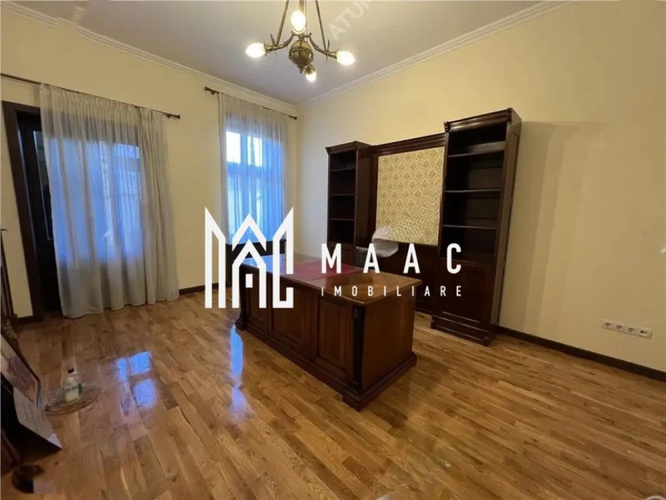 Spatiu birouri | Renovat | 85 MPU | Bld. Victoriei - MAAC Imobiliare vă propune spre închiriere un spațiu de birouri, complet renovat, situat pe Bulevardul Victoriei din Sibiu. Caracteristici: Suprafață utilă: 85 mp Două băi Acces facil prin lift Renovat complet în anul 2025 Contorizare separată a utilităților, în funcție de etaj Acces separat pentru fiecare nivel al clădirii Compartimentare Două spații principale de birouri Birou open-space Birou secundar de 23,50 mp Două băi, cu suprafețe de 7,10 mp și 7,30 mp Renovări și dotări Renovarea din 2025 a avut ca obiectiv transformarea mansardei într-un spațiu de birouri Termoizolație realizată cu vată minerală Instalații sanitare, electrice și de canalizare complet refăcute Băi complet utilate Lift instalat pentru acces facil la etajele superioare Prize și întrerupătoare montate conform cerințelor de birou Uși, parchet și tâmplărie din lemn masiv Stâlpii de susținere placați cu lemn masiv Localizare Imobilul este situat într-un punct strategic al orașului Sibiu, cu acces rapid către: Primăria Sibiu – corpul central și corpul secundar Direcția Fiscală Locală Numeroase birouri notariale, de avocatură și alte instituții conexe Parcul Sub Arini, cel mai mare parc din oraș Condiții de închiriere Chirie lunară: 1.500 euro + TVA, negociabil Se percepe o lună de garanție. Pentru mai multe detalii precizati telefonic ca ati vazut anuntul cu ID: CP2857076 }}