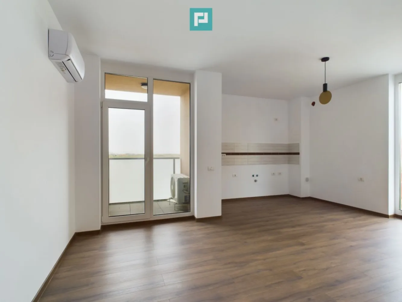Apartament 2 camere | Etaj 2 | Calea Torontalului - 🔻 Reducere 3.000 € – valabilă până la 28 februarie Îți propunem spre vânzare un apartament cu 2 camere, situat în zona Calea Torontalului, într-un complex rezidențial nou și modern, ideal pentru cei care își doresc un stil de viață confortabil, elegant și bine conectat la oraș. ~ Detalii apartament : • Suprafața ~ 55 mp + Balcon ~ 2.2 mp • Etaj: 2/7 • Bloc nou, dotat cu 2 lifturi • Compartimentare eficientă și bine gândită, pentru un confort optim ~ Facilități și avantaje : • Finisaje premium, alese pentru a îmbina funcționalitatea cu eleganța • Parcare subterană disponibilă – preț: 6.500 € (nu este inclusă în prețul apartamentului) • Prețul afișat include TVA 21% • Reducere de 3.000 € aplicabilă pentru rezervare / achiziție până la data de 28 februarie ~ Localizare excelentă : • Acces rapid către transportul public • Aproape de centre comerciale, magazine și servicii • Zone verzi în proximitate – ideal pentru un stil de viață activ și echilibrat ~ Programează o vizionare și profită de ofertă ! Marian Dobre - Consultant Imobiliar PropertyLab Timișoara • Telefon : 0773 700 389 E-mail: marian.dobre@propertylab.ro Cod proprietate: 2508553 }}