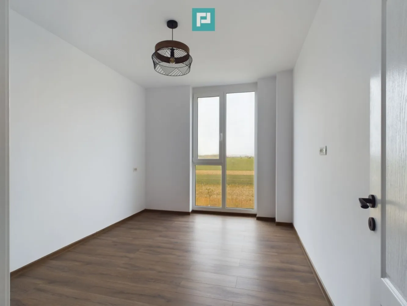 Apartament 2 camere | Etaj 2 | Calea Torontalului - 🔻 Reducere 3.000 € – valabilă până la 28 februarie Îți propunem spre vânzare un apartament cu 2 camere, situat în zona Calea Torontalului, într-un complex rezidențial nou și modern, ideal pentru cei care își doresc un stil de viață confortabil, elegant și bine conectat la oraș. ~ Detalii apartament : • Suprafața ~ 55 mp + Balcon ~ 2.2 mp • Etaj: 2/7 • Bloc nou, dotat cu 2 lifturi • Compartimentare eficientă și bine gândită, pentru un confort optim ~ Facilități și avantaje : • Finisaje premium, alese pentru a îmbina funcționalitatea cu eleganța • Parcare subterană disponibilă – preț: 6.500 € (nu este inclusă în prețul apartamentului) • Prețul afișat include TVA 21% • Reducere de 3.000 € aplicabilă pentru rezervare / achiziție până la data de 28 februarie ~ Localizare excelentă : • Acces rapid către transportul public • Aproape de centre comerciale, magazine și servicii • Zone verzi în proximitate – ideal pentru un stil de viață activ și echilibrat ~ Programează o vizionare și profită de ofertă ! Marian Dobre - Consultant Imobiliar PropertyLab Timișoara • Telefon : 0773 700 389 E-mail: marian.dobre@propertylab.ro Cod proprietate: 2508553 }}