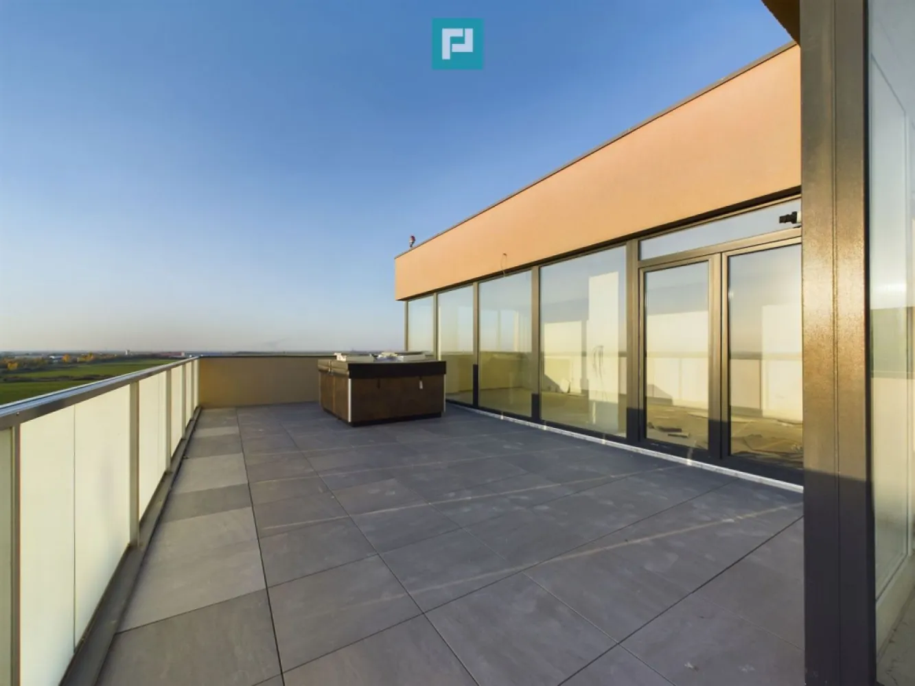 Penthouse 3 camere, terasă 103 mp, Torontalului - Penthouse de vis în Torontalului – Lux, spațiu și priveliște panoramică! Descoperă un penthouse spectaculos, situat în Calea Torontalului, Timișoara! Acest apartament cu 3 camere, decomandat, cu o terasă impresionantă de 103 mp, îți oferă un stil de viață modern și rafinat. ~ Caracteristici principale: • Suprafață utilă: 72 mp • Suprafață terasă: 103 mp • Număr camere: 3 • Dormitoare: 2 • Etaj: 7 din 7 • An construcție: 2023 • Stare interior: Semifinisat ~ Dotări și facilități: • Încălzire prin pardoseală și centrală proprie • Ferestre PVC cu geam tripan • Lift modern • Interfon și supraveghere video • Acces auto cu telecomandă • Străzi asfaltate și iluminat stradal • Loc de joacă pentru copii • Vedere panoramică Oferim consultanță gratuită pentru obținerea celui mai avantajos credit! Contactează-mă pentru a programa o vizionare ! Marian Dobre - Consultant Imobiliar PropertyLab Timișoara Telefon: 0773 700 389 Mail: marian.dobre@propertylab.ro Cod Proprietate: 2386724 }}