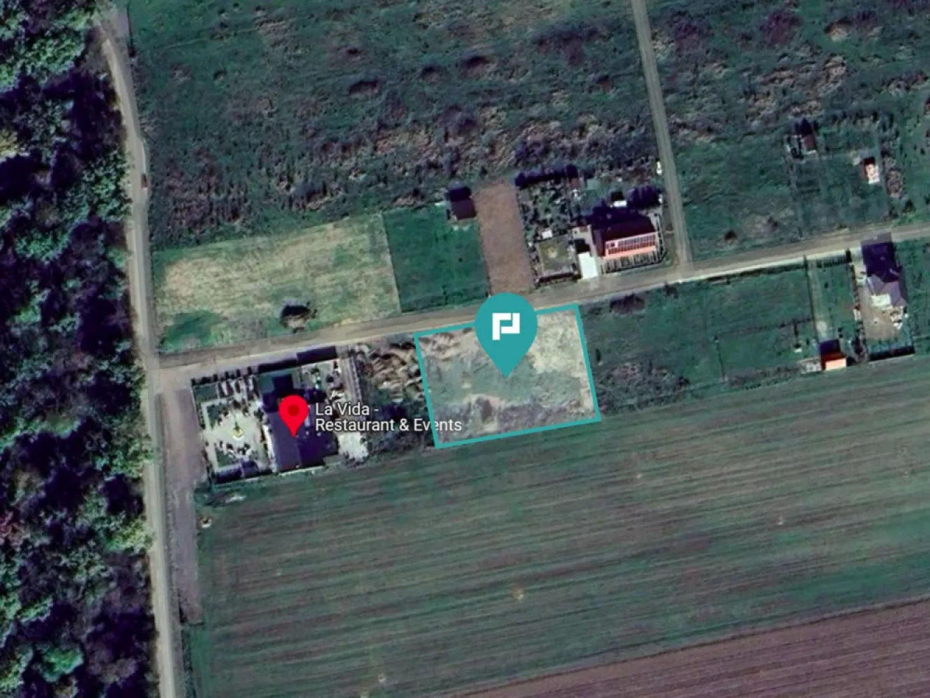 Teren intravilan – Giroc, 1212 mp, - Oportunitate rară! Teren intravilan cu suprafața utilă de 1212 mp, situat într-o zonă liniștită, aproape de pădure, în Giroc, în spatele complexului La Vida. Terenul beneficiază de front stradal de 32,6 m și utilități: curent electric deja achitat. Localizare excelentă: - La 3 km de râul Timiș - La 2 km de Centura Timișoarei - Bulevardul Sudului va trece la doar 50 m de teren Detalii importante: - Zona este destinată pentru locuințe individuale sau cu maxim două unități locative, conform PUZ-ului - Coeficient de utilizare a terenului (CUT) maxim admis: 1,05 - Procent de ocupare a terenului (POT) maxim admis: 35% - Regim de înălțime: P+1+M înălțime maximă 9 m - Acces facil la drumuri asfaltate, zonă în dezvoltare, perfectă pentru construcții rezidențiale Un teren ideal pentru dezvoltare rezidențială sau o investiție pe termen lung! Pentru mai multe detalii sau pentru a stabili o vizionare, nu ezitați să mă contactați! Daniela Ianc - Consultant Imobiliar PropertyLab Timișoara Telefon: 0722375289 Mail: daniela.ianc@propertylab.ro Cod Proprietate: CP2363912 }}