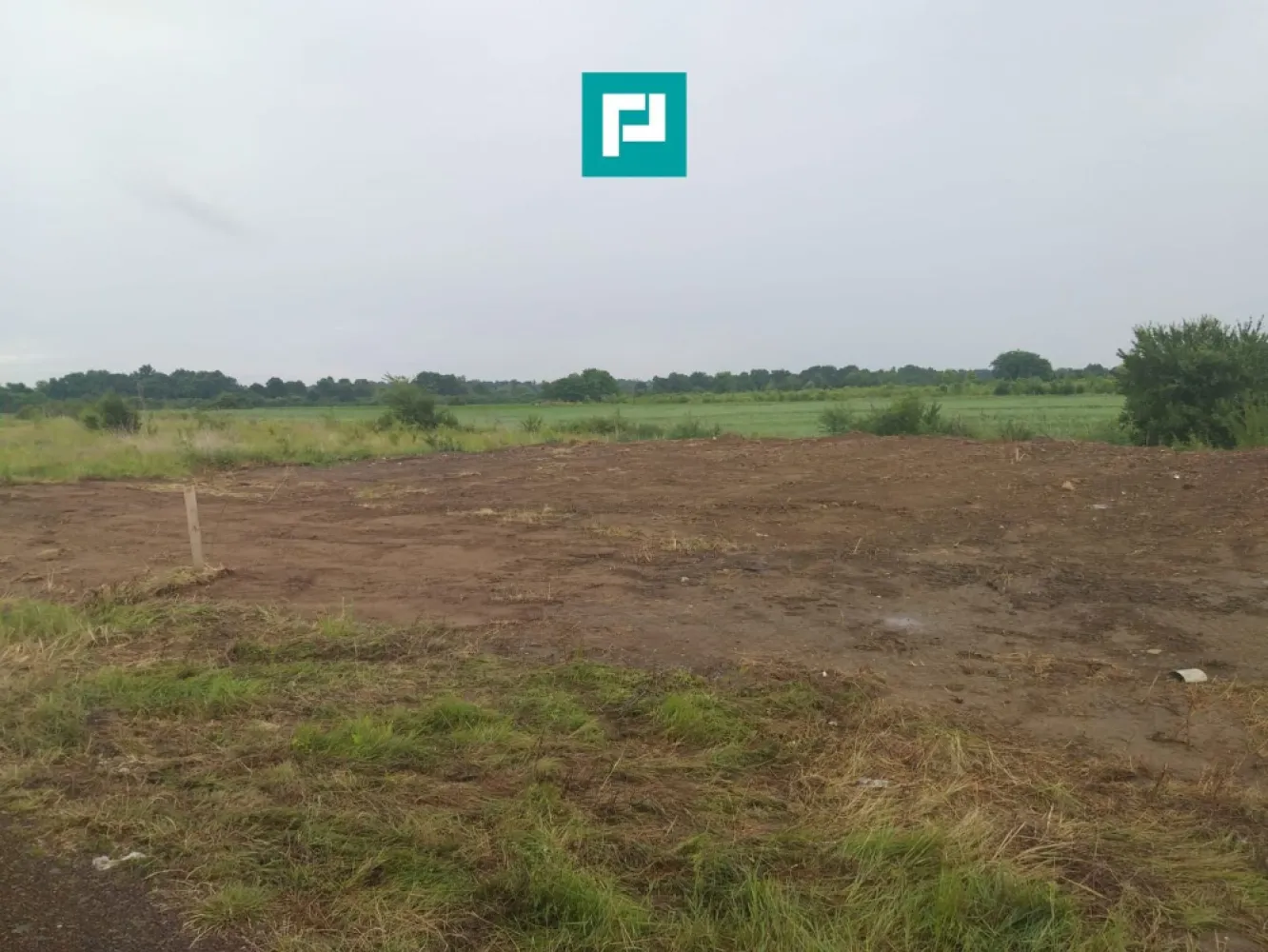 Teren intravilan – Giroc, 1212 mp, - Oportunitate rară! Teren intravilan cu suprafața utilă de 1212 mp, situat într-o zonă liniștită, aproape de pădure, în Giroc, în spatele complexului La Vida. Terenul beneficiază de front stradal de 32,6 m și utilități: curent electric deja achitat. Localizare excelentă: - La 3 km de râul Timiș - La 2 km de Centura Timișoarei - Bulevardul Sudului va trece la doar 50 m de teren Detalii importante: - Zona este destinată pentru locuințe individuale sau cu maxim două unități locative, conform PUZ-ului - Coeficient de utilizare a terenului (CUT) maxim admis: 1,05 - Procent de ocupare a terenului (POT) maxim admis: 35% - Regim de înălțime: P+1+M înălțime maximă 9 m - Acces facil la drumuri asfaltate, zonă în dezvoltare, perfectă pentru construcții rezidențiale Un teren ideal pentru dezvoltare rezidențială sau o investiție pe termen lung! Pentru mai multe detalii sau pentru a stabili o vizionare, nu ezitați să mă contactați! Daniela Ianc - Consultant Imobiliar PropertyLab Timișoara Telefon: 0722375289 Mail: daniela.ianc@propertylab.ro Cod Proprietate: CP2363912 }}