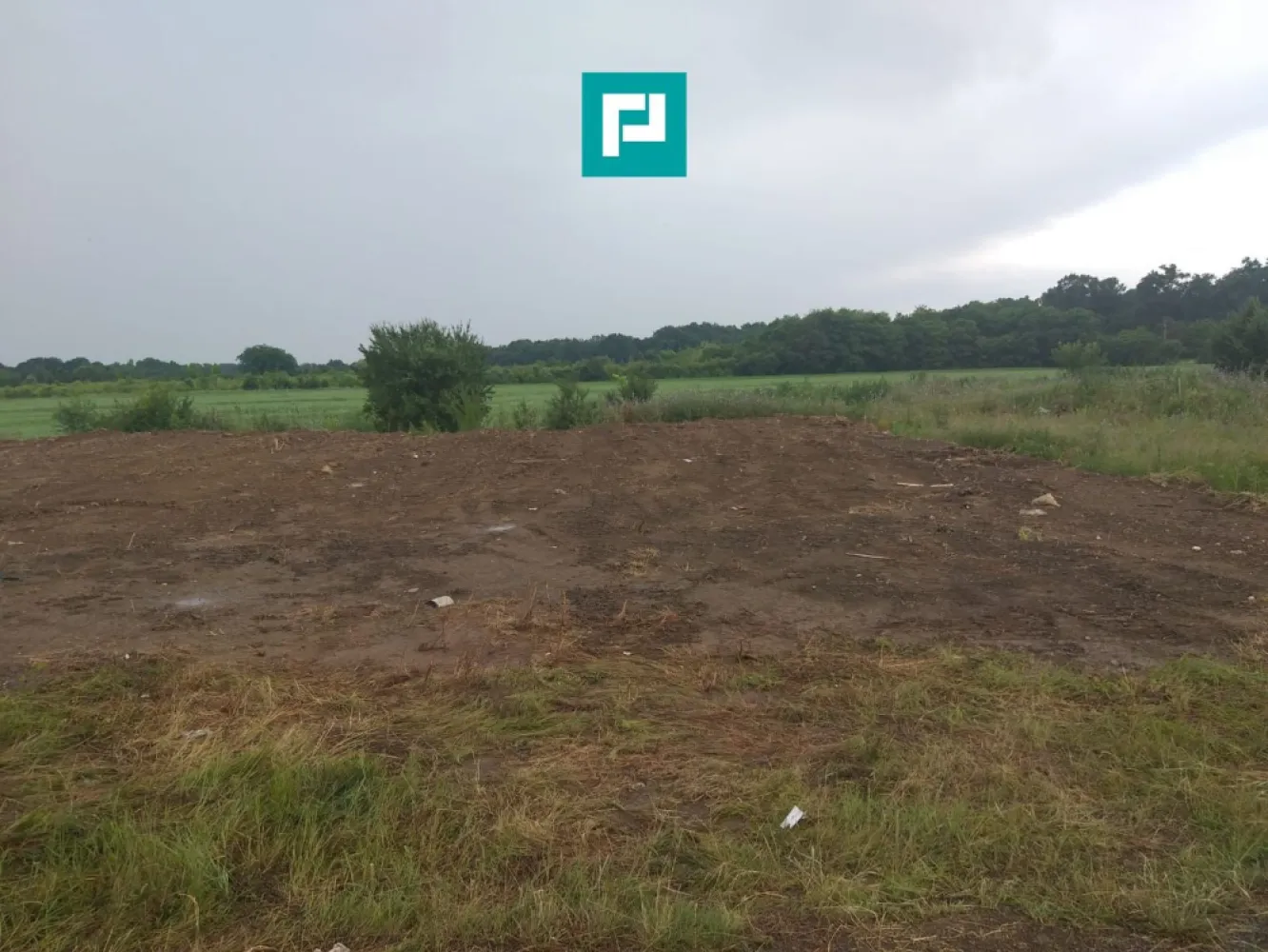 Teren intravilan – Giroc, 1212 mp, - Oportunitate rară! Teren intravilan cu suprafața utilă de 1212 mp, situat într-o zonă liniștită, aproape de pădure, în Giroc, în spatele complexului La Vida. Terenul beneficiază de front stradal de 32,6 m și utilități: curent electric deja achitat. Localizare excelentă: - La 3 km de râul Timiș - La 2 km de Centura Timișoarei - Bulevardul Sudului va trece la doar 50 m de teren Detalii importante: - Zona este destinată pentru locuințe individuale sau cu maxim două unități locative, conform PUZ-ului - Coeficient de utilizare a terenului (CUT) maxim admis: 1,05 - Procent de ocupare a terenului (POT) maxim admis: 35% - Regim de înălțime: P+1+M înălțime maximă 9 m - Acces facil la drumuri asfaltate, zonă în dezvoltare, perfectă pentru construcții rezidențiale Un teren ideal pentru dezvoltare rezidențială sau o investiție pe termen lung! Pentru mai multe detalii sau pentru a stabili o vizionare, nu ezitați să mă contactați! Daniela Ianc - Consultant Imobiliar PropertyLab Timișoara Telefon: 0722375289 Mail: daniela.ianc@propertylab.ro Cod Proprietate: CP2363912 }}