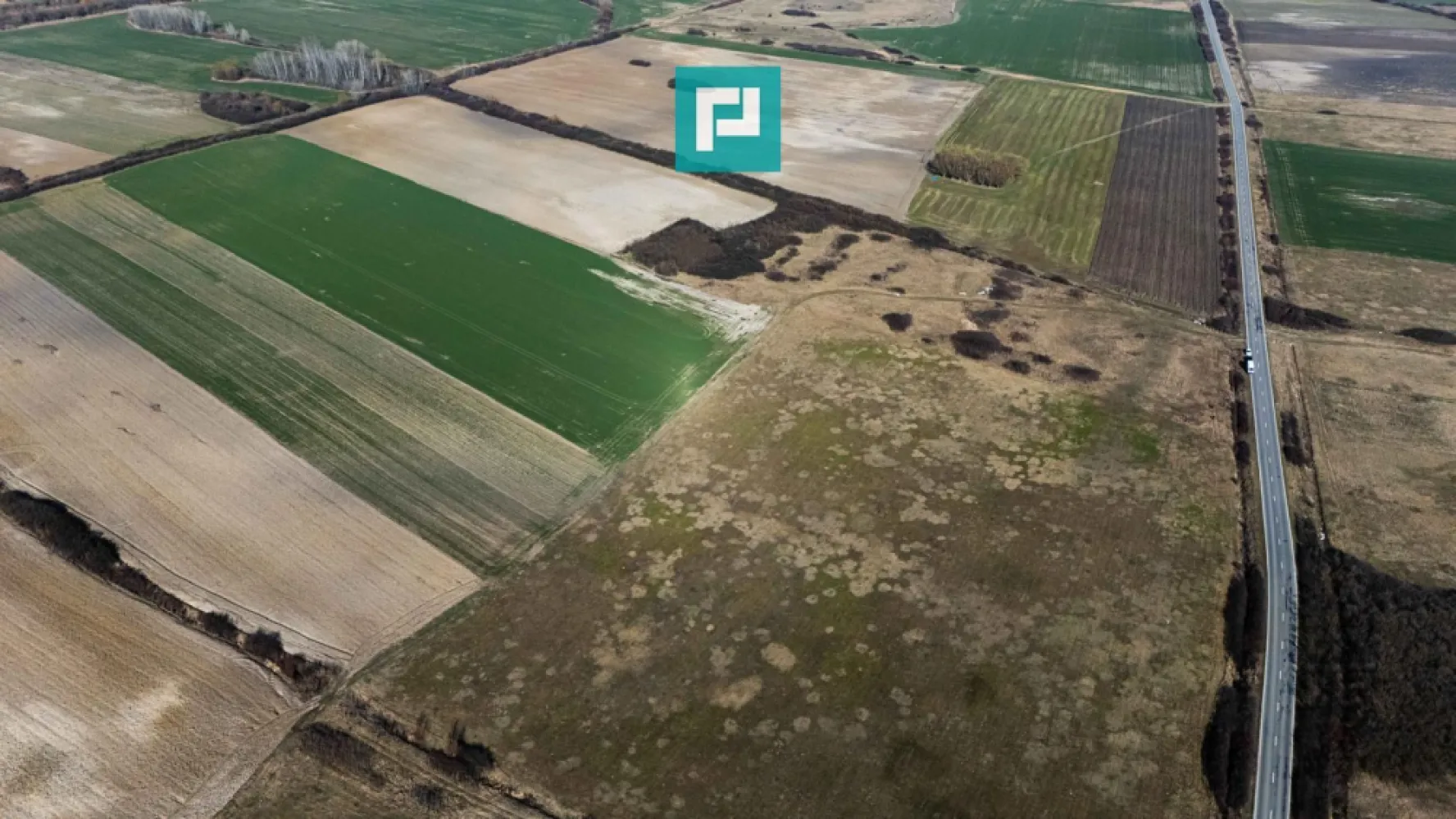 Teren Extravilan – Oportunitate Unică de Investiție! - Locație: Sânmihaiu Român Suprafață totală: 0,9 hectare Deschidere stradală: 58,49 metri Adâncime: 164,59 metri Preț: 8 euro/mp, negociabil Clasificarea terenului este faneata . Acest teren vast, situat într-o zonă promițătoare, este perfect pentru investitori care caută oportunități de dezvoltare. Poziționarea sa și dimensiunile generoase îl fac ideal pentru diverse proiecte: agricultură, dezvoltare industrială sau alte inițiative de succes daca se schimba destinatia printr-un Plan Urbanistic Zonal . Beneficii: • Zonă în plină dezvoltare • Acces facil la infrastructura locală • Preț competitiv și negociabil Transformați această proprietate într-o afacere profitabilă! Contact: Pentru mai multe detalii sau programarea unei vizionări, sunați acum! Daniela Ianc - Consultant Imobiliar PropertyLab Timișoara Telefon: 0722375289 Mail: daniela.ianc@propertylab.ro Cod Proprietate: CP2321698 }}