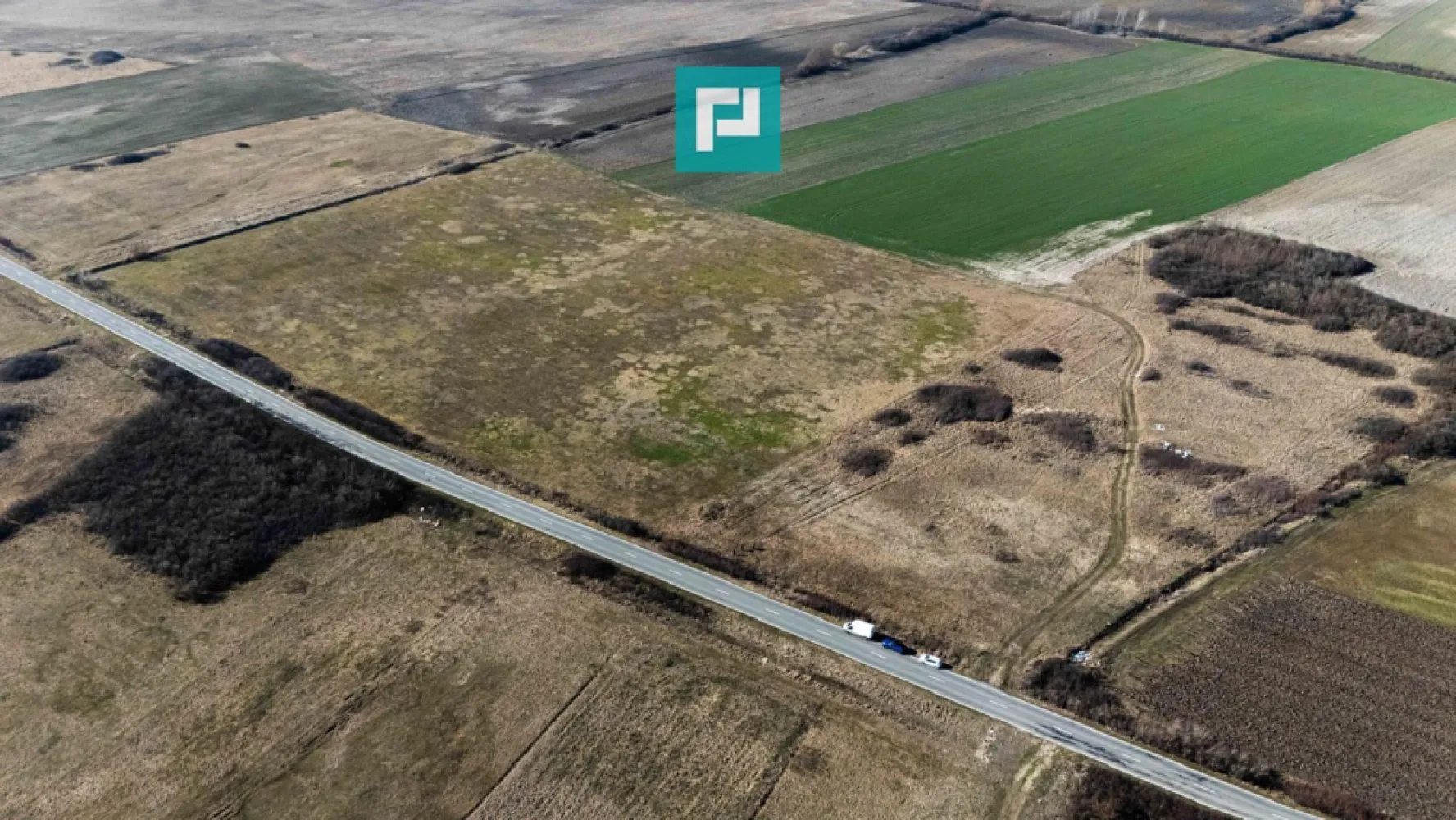 Teren Extravilan – Oportunitate Unică de Investiție! - Locație: Sânmihaiu Român Suprafață totală: 0,9 hectare Deschidere stradală: 58,49 metri Adâncime: 164,59 metri Preț: 8 euro/mp, negociabil Clasificarea terenului este faneata . Acest teren vast, situat într-o zonă promițătoare, este perfect pentru investitori care caută oportunități de dezvoltare. Poziționarea sa și dimensiunile generoase îl fac ideal pentru diverse proiecte: agricultură, dezvoltare industrială sau alte inițiative de succes daca se schimba destinatia printr-un Plan Urbanistic Zonal . Beneficii: • Zonă în plină dezvoltare • Acces facil la infrastructura locală • Preț competitiv și negociabil Transformați această proprietate într-o afacere profitabilă! Contact: Pentru mai multe detalii sau programarea unei vizionări, sunați acum! Daniela Ianc - Consultant Imobiliar PropertyLab Timișoara Telefon: 0722375289 Mail: daniela.ianc@propertylab.ro Cod Proprietate: CP2321698 }}