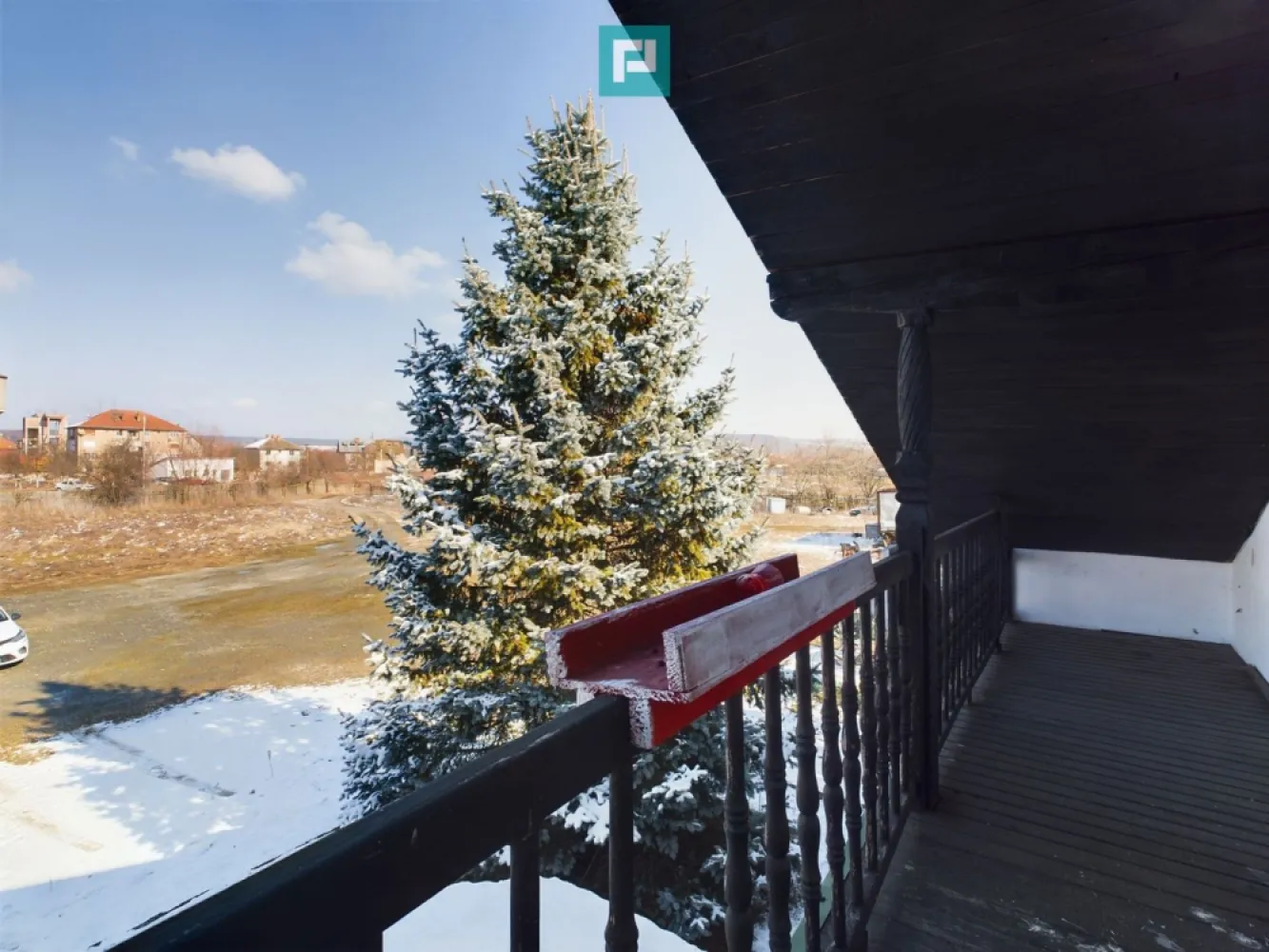 Oportunitate unică pentru afacerea ta în Margina - Oportunitate unică pentru afacerea ta în domeniul logisticii și depozitării PropertyLab vă propune spre achiziție un teren strategic de 8369 mp situat în Margina, județul Timiș, ideal pentru activități logistice și industriale. Proprietatea dispune de clădire administrativă, rampă proprie pentru tren și acces facil la principalele rute de transport. Caracteristici principale: Suprafață totală: 8369 mp, cu posibilitate de extindere a activităților Rampă de încărcare-descărcare cu linie proprie de tren, capacitate de 4 vagoane Acces rapid la autostradă – doar 1,5 km (3 minute cu mașina) Două porți de acces și front stradal de 132 m – optim pentru flux logistic eficient Front la calea ferată de 108 m – integrare directă în transportul feroviar Clădire administrativă de 95 mp – spațiu destinat birourilor și activităților administrative Curte pietruită și consolidată – pregătită pentru accesul utilajelor de mare tonaj Proprietatea dispune de toate utilitățile necesare: curent trifazic, apă, canalizare cu fosă septică și încălzire cu centrală pe lemne. În viitorul apropiat, va fi disponibilă și racordarea la rețeaua de gaz, oferind costuri mai reduse și eficiență sporită. Investiție strategică cu potențial ridicat! Contactează-ne pentru detalii și vizionare. Alexandra Tighean - PropertyLab Telefon 0741 139 063 alexandra.tighean@propertylab.ro Daniela Ianc - Consultant imobiliar PropertyLab Telefon 0722 375 289 daniela.ianc@propertylab.ro CP2318890 }}