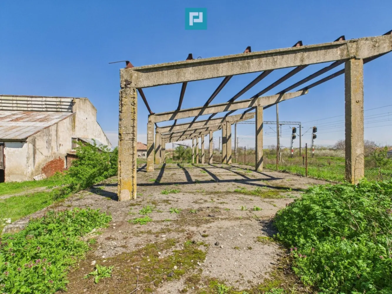 Spațiu industrial, rampă și acces la calea ferată