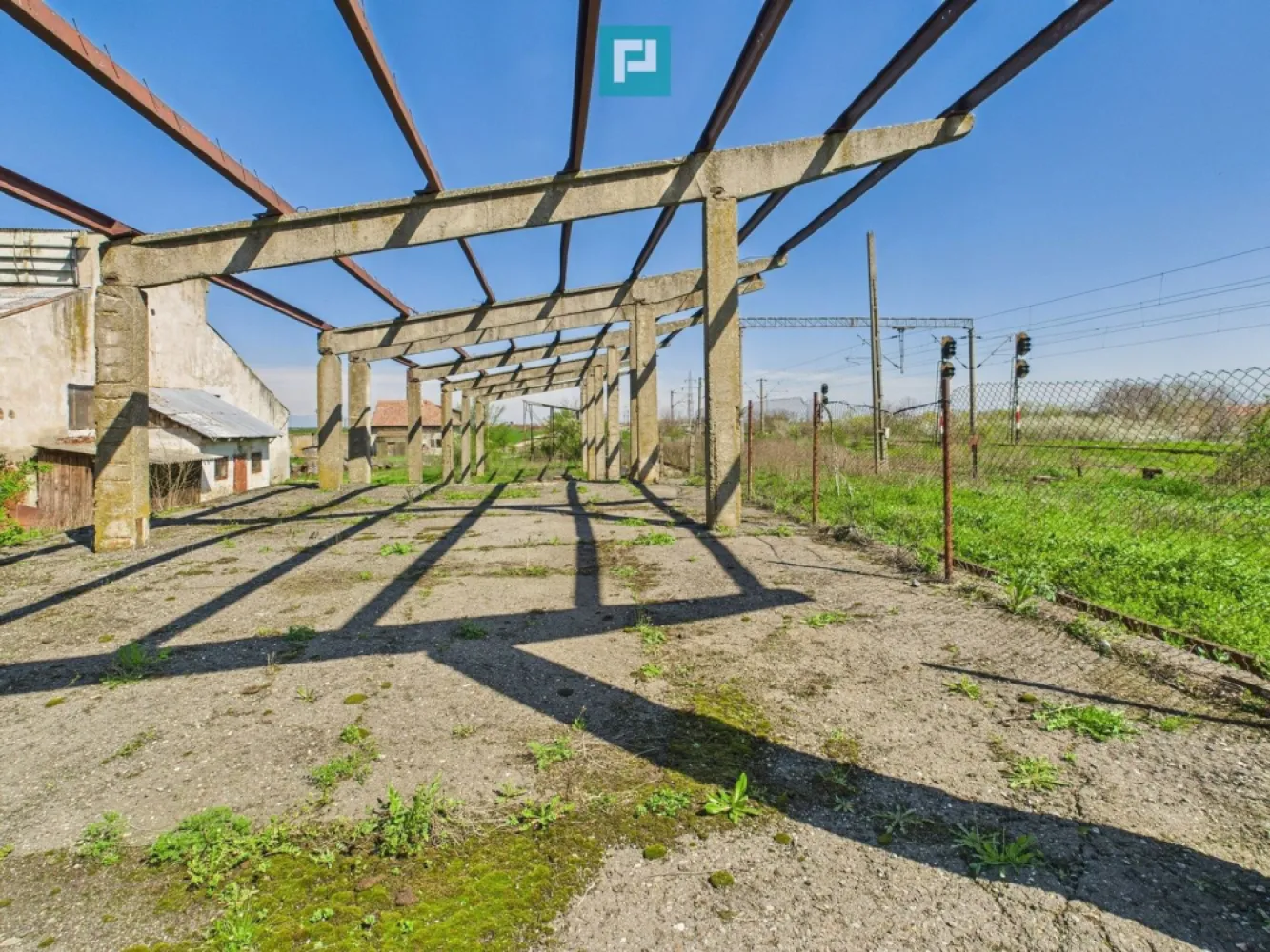 Spațiu industrial, rampă și acces la calea ferată