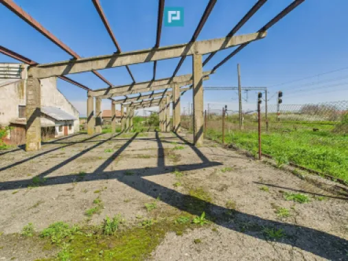 Spațiu industrial, rampă și acces la calea ferată