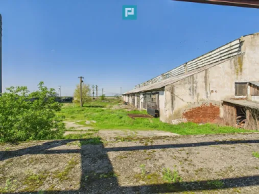 Spațiu industrial, rampă și acces la calea ferată