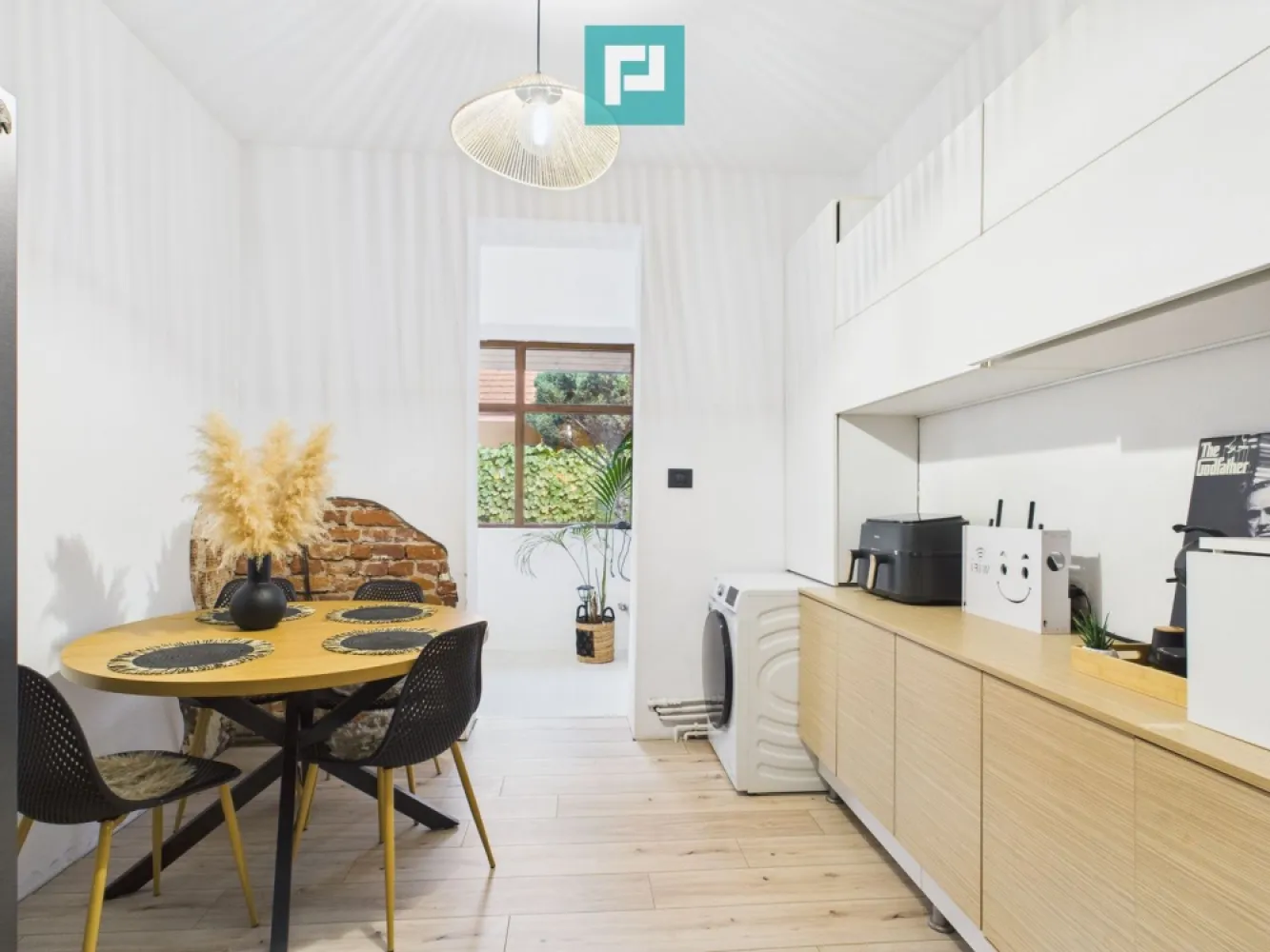 Apartament 3 camere la curte - Odobescu - Casă spațioasă cu acces dublu și potențial de mansardare – Zona Odobescu, Timișoara Property Lab îți propune spre vânzare o proprietate solidă și bine întreținută, situată într-o zonă centrală și căutată a Timișoarei – Odobescu. Construită în 1970, casa este amplasată pe un teren de 195 mp și dispune de 105 mp ( 71 mp utili , 21.4mp, terasă plus 12,6 mp o anexă perfectă pentru depozitare.) Construcție din cărămidă, cu posibilitate de mansardare, izolată exterior și cu instalații electrice și sanitare noi. Compartimentare practică: - Zonă de acces generoasă - Living luminos și primitor - 2 dormitoare spațioase - Bucătărie mare + loc de luat masa - Baie modernă - Spații de depozitare - Acces auto prin poartă electrică Locație excelentă: În proximitate: grădinițe, școli, spitale, market-uri, mijloace de transport, totul la îndemână într-o zonă liniștită și apreciată. Preț avantajos raportat la zonă și potențial! Perfectă pentru locuit sau investiție. Pentru mai multe detalii sau pentru a programa o vizionare, nu ezitați să mă contactați! Dina Driment - consultant imobiliar Property Lab Telefon : 0721869140 e-mail: dina.driment@propertylab.ro CP2332536 }}