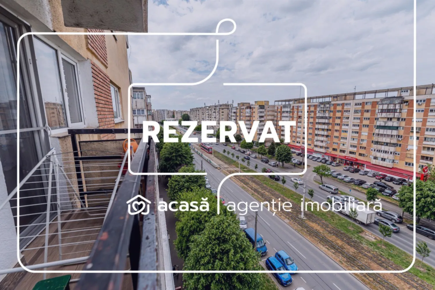 79.900 € | Vlaicu (între UTA și Lebăda) | 2 camere decomandat | lift - Dacă vrei un apartament mare, bine poziționat și ușor de personalizat, acesta din Vlaicu e o alegere foarte bună. Apartamentul se află în în blocul I.3, între stațiile UTA și Lebăda, ceea ce înseamnă acces rapid la transport și la facilitățile zonei.

Apartamentul are 80 mp conform CF, este decomandat și se află la etajul 7 din 8. Ai lift modern, centrală termică și un balcon cu acces atât din living, cât și din bucătărie — un detaliu care face spațiul mai plăcut și mai practic. În plus, cele două debarale ajută mult la depozitare, mai ales într-o locuință de familie.

Necesită renovare, iar asta îți dă libertatea să îl faci exact pe gustul tău, fără să plătești finisaje făcute superficial.

Preț listare: 79.900 EURO / comision zero

Dacă dorești detaliile complete, scrie-mi pe WhatsApp și stabilim o vizionare.
Telefon/WhatsApp: 0761 899 230 – Mihai Molnar
Consultantul tău imobiliar