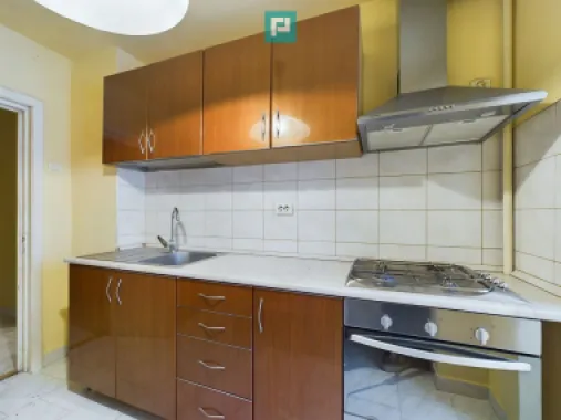 Apartament cu 3 camere, etaj intermediar