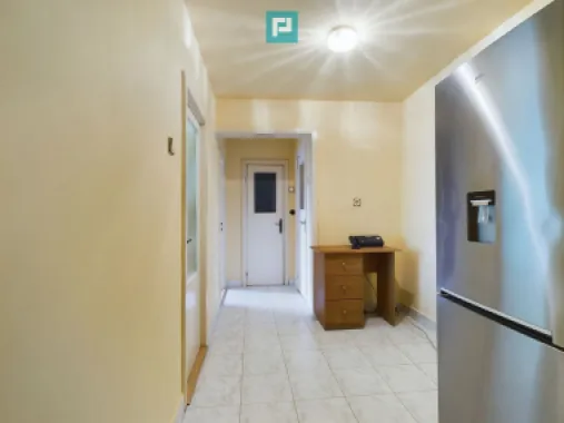 Apartament cu 3 camere, etaj intermediar