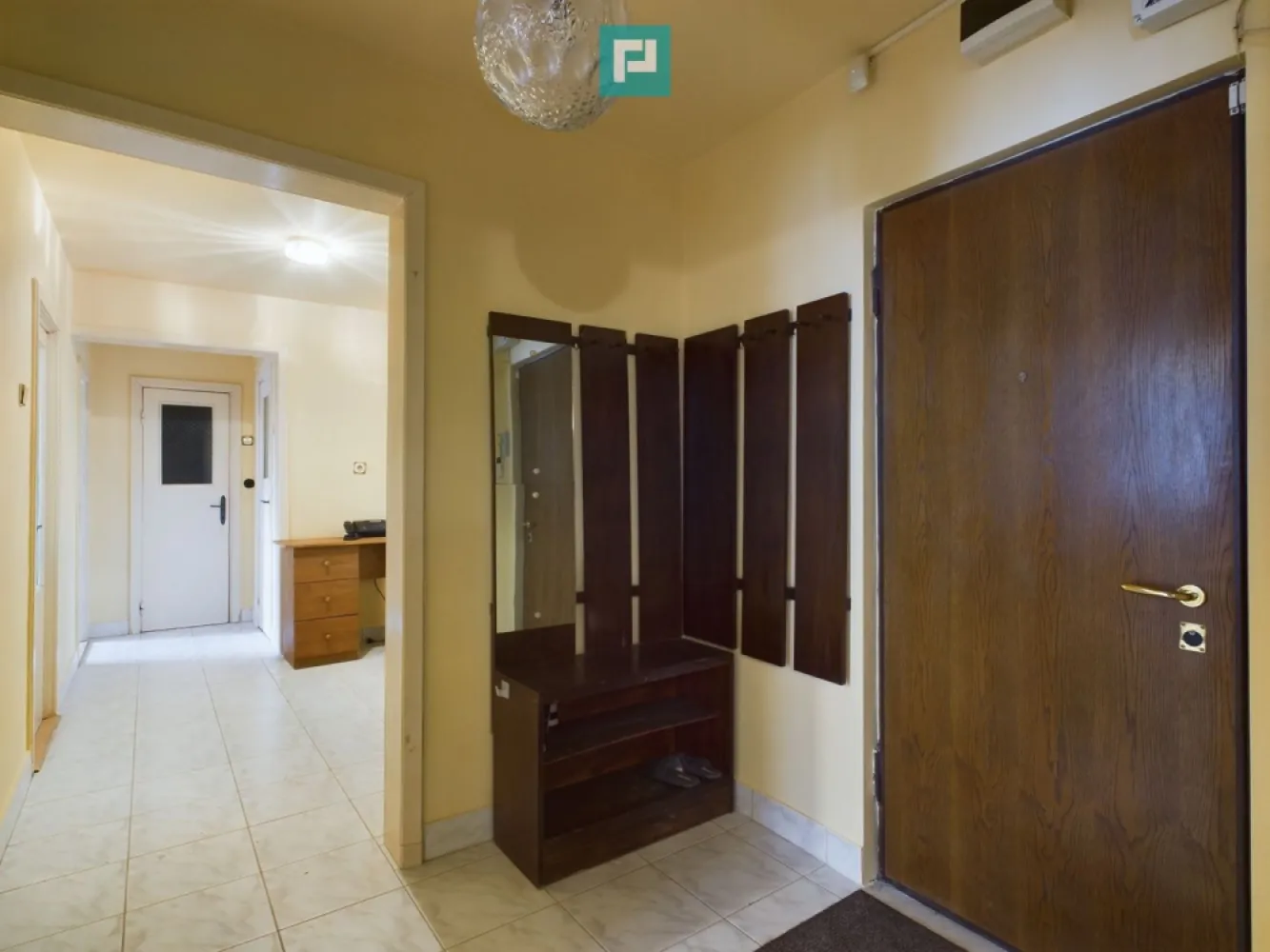 Apartament cu 3 camere, etaj intermediar