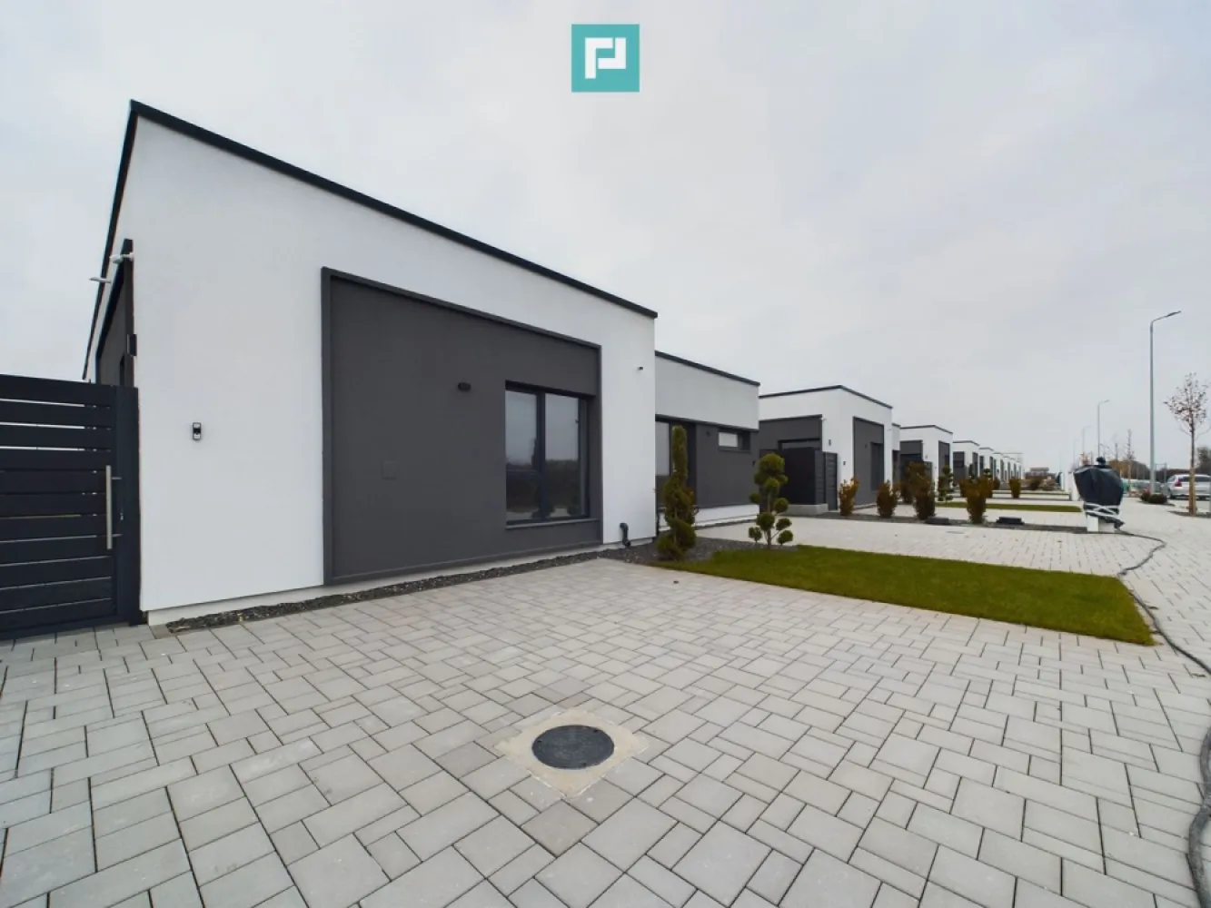 Duplex modern, pe parter, amplasat într-o zonă liniștită din Moșnița Nouă