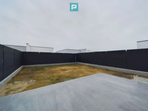 Duplex modern, pe parter, amplasat într-o zonă liniștită din Moșnița Nouă