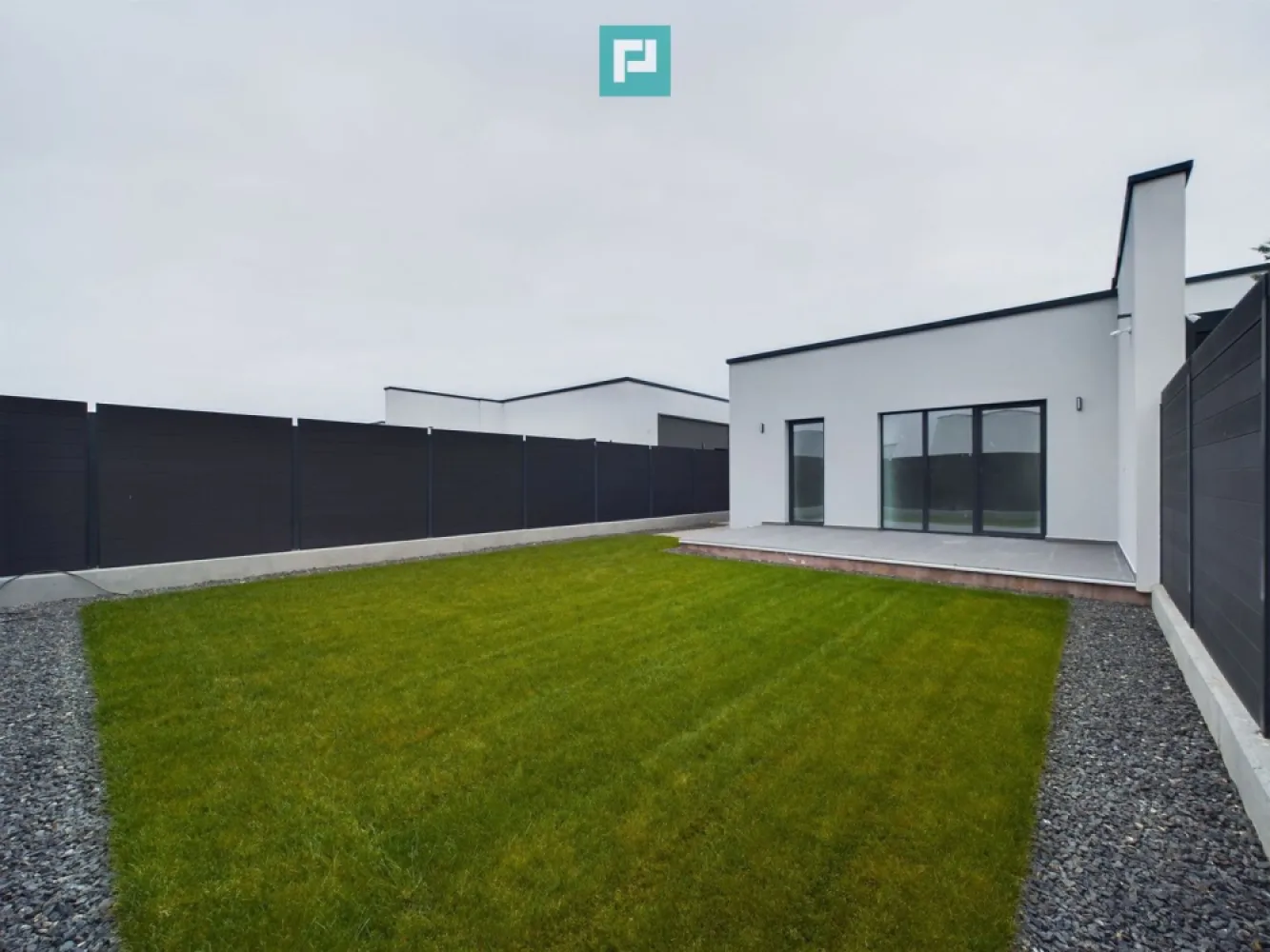 Duplex modern, pe parter, amplasat într-o zonă liniștită din Moșnița Nouă