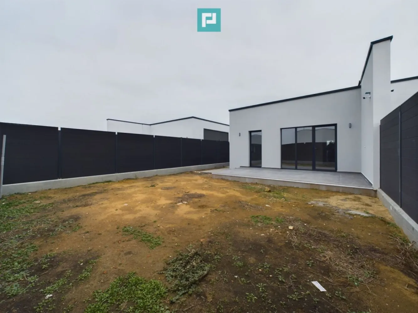 Duplex modern, pe parter, amplasat într-o zonă liniștită din Moșnița Nouă