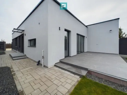 Duplex modern, pe parter, amplasat într-o zonă liniștită din Moșnița Nouă