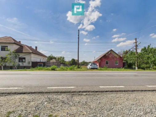 Casă/spațiu comercial pe DN79 în Zimandu Nou