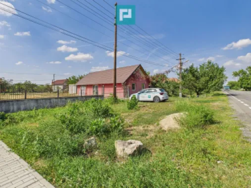 Casă/spațiu comercial pe DN79 în Zimandu Nou