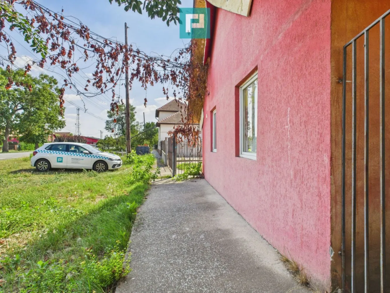 Casă/spațiu comercial pe DN79 în Zimandu Nou