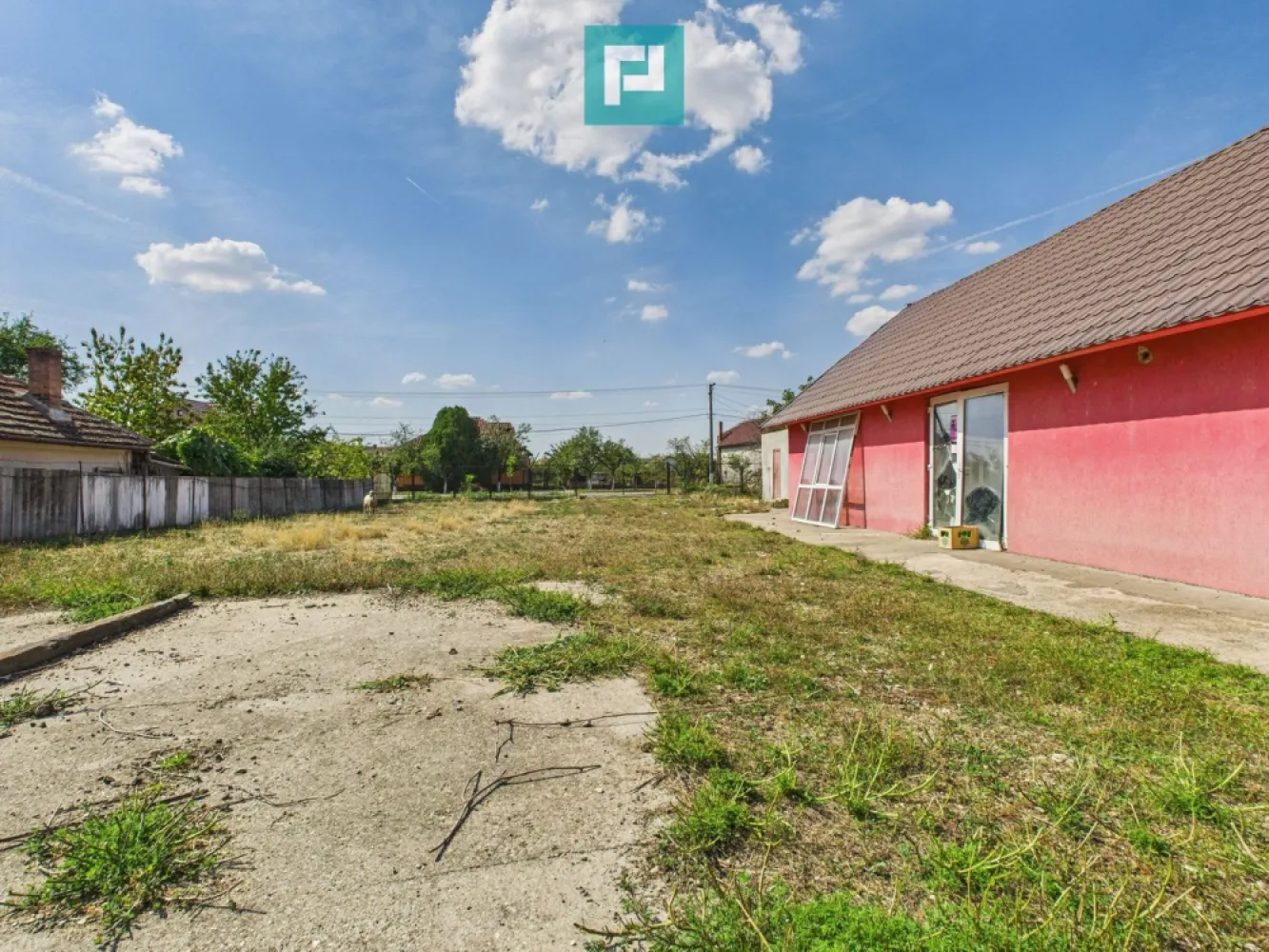 Casă/spațiu comercial pe DN79 în Zimandu Nou