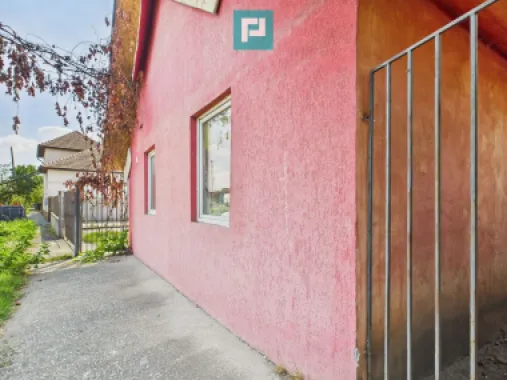 Casă/spațiu comercial pe DN79 în Zimandu Nou