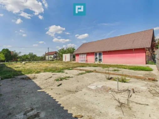 Casă/spațiu comercial pe DN79 în Zimandu Nou