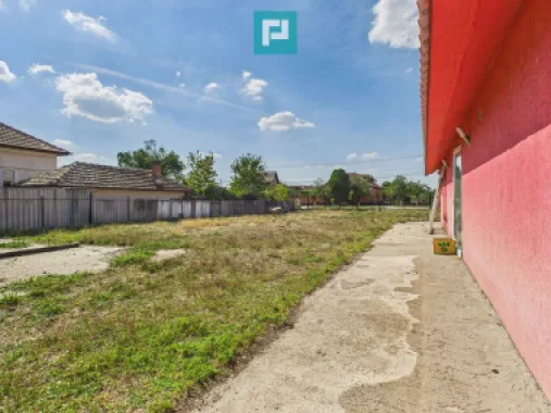 Casă/spațiu comercial pe DN79 în Zimandu Nou