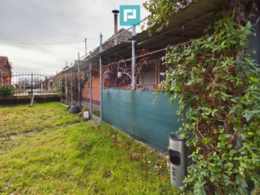 Casă cu teren generos, Turnu