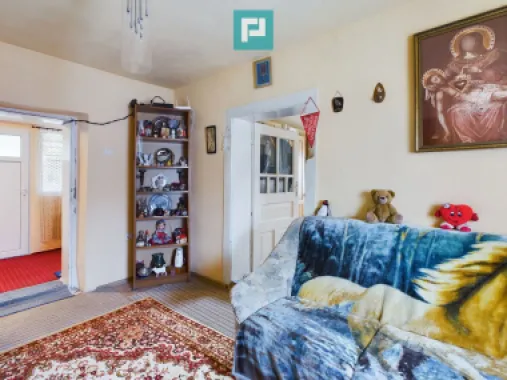 Casă cu teren generos, Turnu