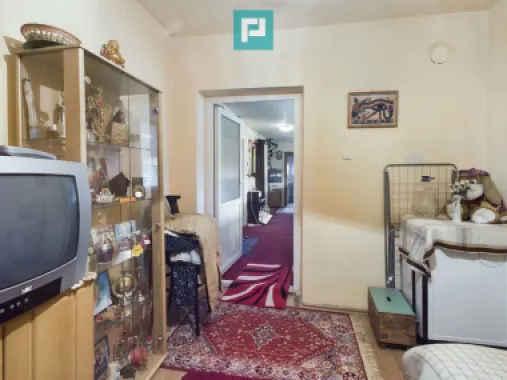 Casă cu teren generos, Turnu