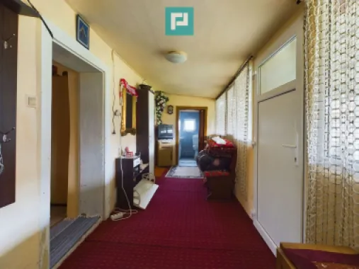 Casă cu teren generos, Turnu