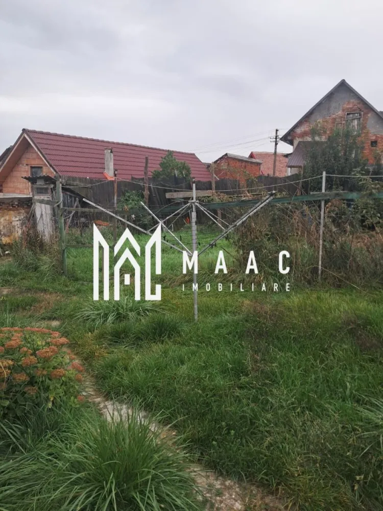 Casa 3 camere | 220 mp Teren | Rosia - Maac Imobiliare vă propune spre vânzare o casă cu 3 camere, situată în comuna Roșia, într-o zonă liniștită, cu acces facil către punctele de interes și la doar 10 minute de mers pe jos până la stația de autobuz, Tursib. Proprietatea este mobilată și utilată cu strictul necesar, fiind potrivită atât pentru locuire imediată, cât și ca investiție. Casa beneficiaza de grădină proprie și spațiu dedicat pentru relaxare, ideal pentru petrecerea timpului liber. Imobilul este bine compartimentat și cuprinde trei camere, bucătărie, baie, hol, debară și beci. În plus, proprietatea dispune de bucătărie de vară, garaj și anexe pentru animale, oferind multiple posibilități de utilizare. Casa dispune de toate utilitățile: apă, canalizare, curent electric și gaz. Încălzirea se realizează prin centrală termică pe gaz, iar pentru un confort sporit, imobilul este izolat cu polistiren și dotat cu geamuri termopan. Această proprietate reprezintă o oportunitate ideală pentru cei care își doresc o locuință într-o zonă liniștită, dar bine conectată la facilitățile urbane. Pentru mai multe detalii și programarea unei vizionări, vă invităm să contactați Maac Imobiliare, specificând ID: CP2856335. }}