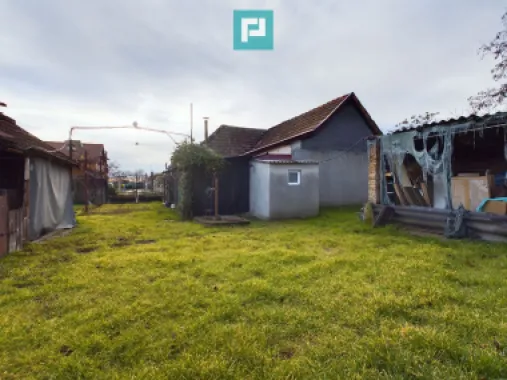 Casă cu teren generos, Turnu