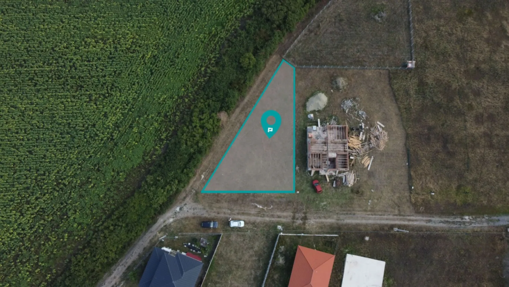 Teren intravilan cu proiect Duplex în Remetea Mare - Ofer spre vânzare teren intravilan de 701 mp, situat în zona Holver - Remetea Mare Acesta oferă cadrul ideal pentru construcția unui duplex modern. Beneficiezi de utilități în apropiere (curent, gaz) Zona este deja în plină dezvoltare, cu case construite în vecinătate. Avantaje cheie: - Proiect de duplex gata pregătit - Autorizație de construcție valabilă - Locație excelentă, cu acces rapid la oraș - Zonă liniștită, perfectă pentru familii - Potențial ridicat de investiție Contactează-mă pentru mai multe detalii și programarea unei vizionări ! Marian Dobre - Consultant Imobiliar PropertyLab Timișoara Telefon: 0773 700 389 Mail: marian.dobre@propertylab.ro Cod Proprietate: 2333272 }}