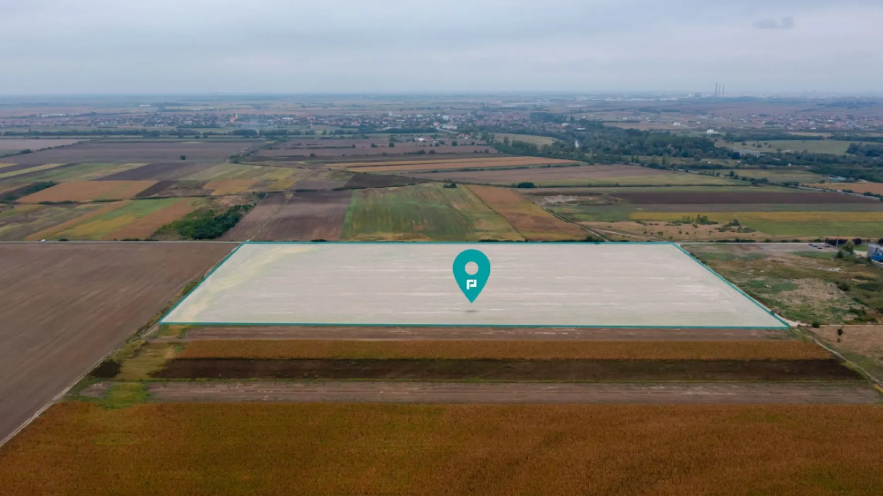 Teren extravilan 5 hectare ( zonă industrială ) Șag - Vă oferim o oportunitate unică de a achiziționa un teren extravilan cu o suprafață generoasă de 50.000 de metri pătrați, situat într-o locație excelentă la ieșirea din localitatea Șag. Această proprietate reprezintă alegerea ideală pentru construcția unei fabrici, hale industriale, depozite sau orice alt proiect industrial datorită amplasării sale strategice într-o zonă industrială dezvoltată. Caracteristici cheie ale terenului: Suprafață: 50.000 metri pătrați Destinație: Extravilan Localizare: Zona industrială, Sag Acces facil la infrastructura rutieră și rețelele de utilități Potențial de dezvoltare considerabil Zonă în creștere cu oportunități de afaceri în creștere Avantaje suplimentare: Accesibilitate excelentă: Terenul are acces ușor la rețeaua de drumuri principale, ceea ce facilitează transportul materialelor și produselor finite. Utilități disponibile: Acest teren are potențialul de a fi conectat la utilitățile principale, cum ar fi apă, gaz, electricitate și canalizare. Zonă industrială în creștere: Zona industrială din Șag este în continuă dezvoltare, ceea ce înseamnă că există o cerere crescută pentru terenuri industriale în apropiere. Posibilități de extindere: Suprafața generoasă a terenului oferă posibilitatea de a extinde sau personaliza proiectul în funcție de nevoile dumneavoatră specifice. Pentru mai multe informații sau pentru a programa o vizionare a terenului, vă rugăm să ne contactați la numărul de telefon sau adresa de e-mail de mai jos. Suntem bucuroși să vă oferim asistență și să răspundem la toate întrebările legate de această proprietate de excepție. Consultant imobiliar : Laurentiu Caraman Telefon : 0721824896 Email : laurentiu.caraman@propertylab.ro CP2334481 }}