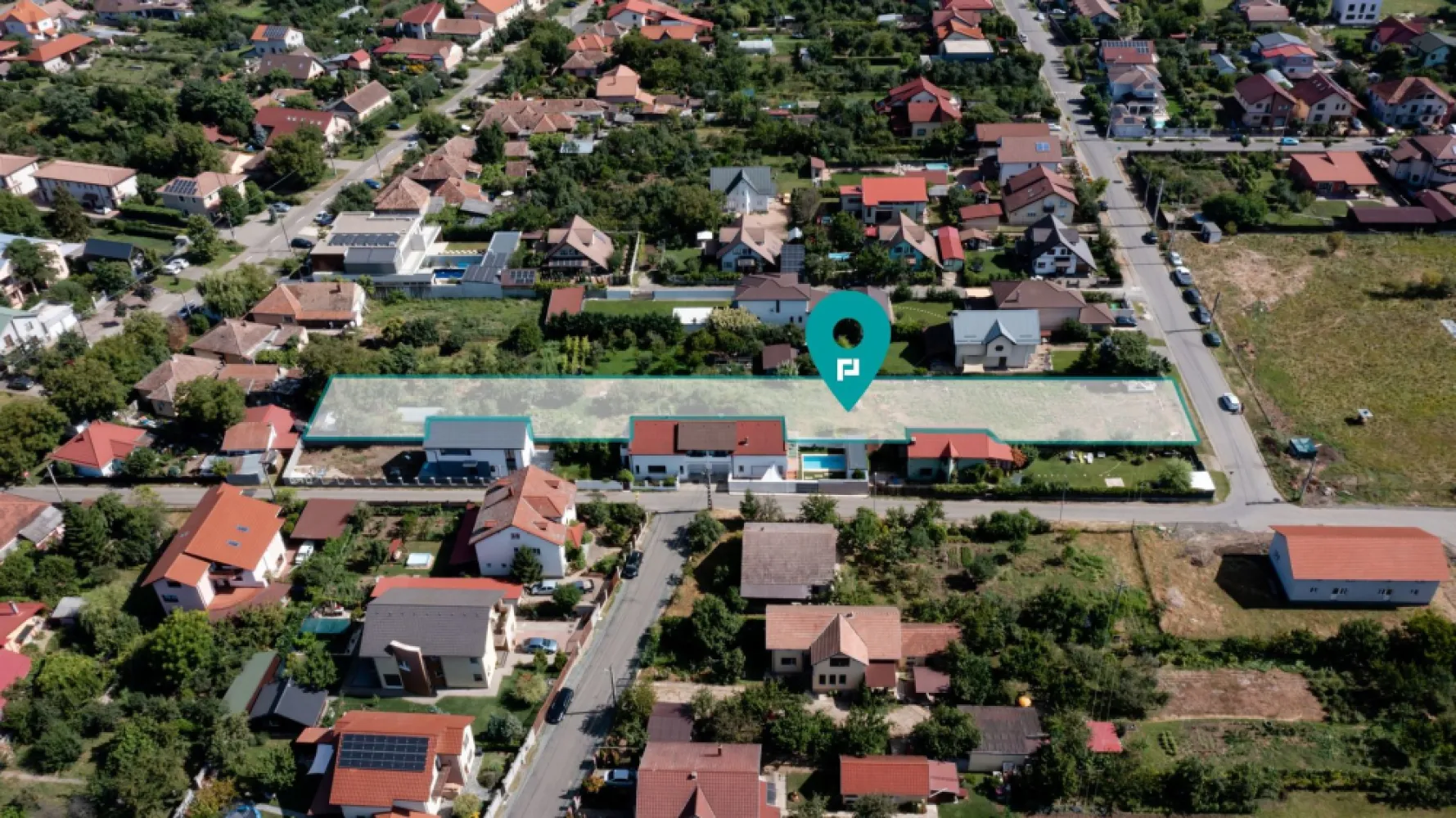 Teren Dumbrăvița lângă Pădurea Verde - Teren Dumbravița zona Pădurea Verde Suprafață: 1760 mp Front stradal: 19 m Destinație: Terenul este potrivit pentru construcția unei case individuale sau a unui duplex. Utilități disponibile: Apă Canalizare Gaz Curent electric Descriere: Terenul oferit spre vânzare se află într-o zonă pitorească, în apropierea minunatei Păduri Verzi, oferind o atmosferă liniștită și naturală. Cu o suprafață generoasă de 1760 mp și o lățime de 19 m la stradă, acesta oferă o multitudine de posibilități pentru cei interesați să-și construiască locuința perfectă. Construcție: Datorită destinației terenului și facilităților disponibile, acesta este ideal pentru construcția unei case individuale sau chiar a unui duplex. Prin amplasarea într-o zonă cu acces facil la utilități precum apă, canalizare, gaz și curent electric, veți putea beneficia de toate facilitățile necesare pentru o viață confortabilă și modernă. Preț și contact: Prețul acestui teren atrăgător este negociabil și vă invităm să ne contactați pentru a obține mai multe informații sau pentru a programa o vizionare a proprietății. Nu ratați o oportunitate unică de a deveni proprietarul acestui teren excepțional, situat într-o zonă cu peisaje frumoase și posibilități nelimitate de dezvoltare. Așteptăm cu nerăbdare să vă răspundem întrebărilor și să vă ghidăm în procesul de achiziție. Daniela Ianc - consultant imobiliar PropertyLab Telefon : 0722375289 mail: daniela.ianc@propertylab.ro Cod proprietate 2334549 }}