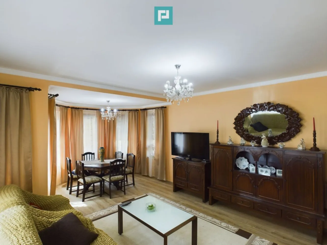 Casă individuală Moșnița Nouă - Vă prezentăm o casă individuală luminoasă, situată în Moșnița Nouă, perfectă pentru o familie care își dorește confort și intimitate. Această proprietate deosebită este amplasată într-o zonă liniștită, dar totodată foarte aproape de șoseaua principală, oferindu-vă acces facil către toate punctele de interes. Casa dispune de 5 camere spațioase, inclusiv un dormitor matrimonial cu baie proprie. Bucătăria este închisă și are un spațiu generos pentru luat masa, ideal pentru momentele petrecute împreună cu familia. Terasa generoasă și curtea frumos amenajată oferă un loc perfect pentru relaxare și activități în aer liber. Garajul a fost transformat într-o cameră de lucru, care poate fi folosită ca birou sau poate fi reamenajat ca garaj, în funcție de nevoile dumneavoastră. Proprietatea beneficiază de toate utilitățile necesare și nu necesită renovare, fiind gata să devină noul dumneavoastră cămin. Pentru mai multe informații despre această proprietate și stabilirea unei vizionări, așteptăm apelul dumneavoastră! Daniela Ianc - consultant imobiliar PropertyLab Telefon : 0722375289 mail: daniela.ianc@propertylab.ro CP2334595 }}