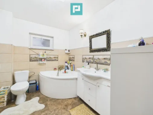 Două case pe un teren generos în Ghiroda