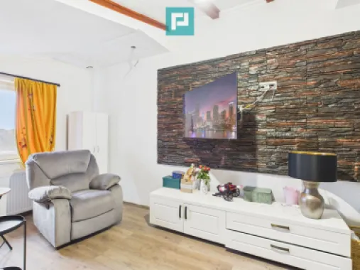 Două case pe un teren generos în Ghiroda